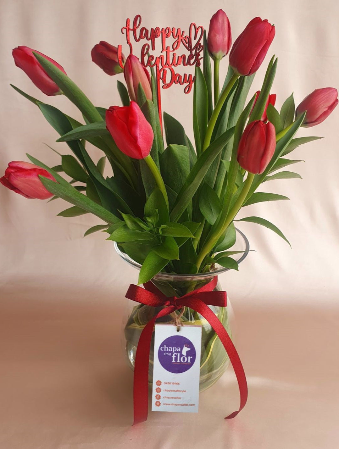 Arreglo con 10 tulipanes rojos