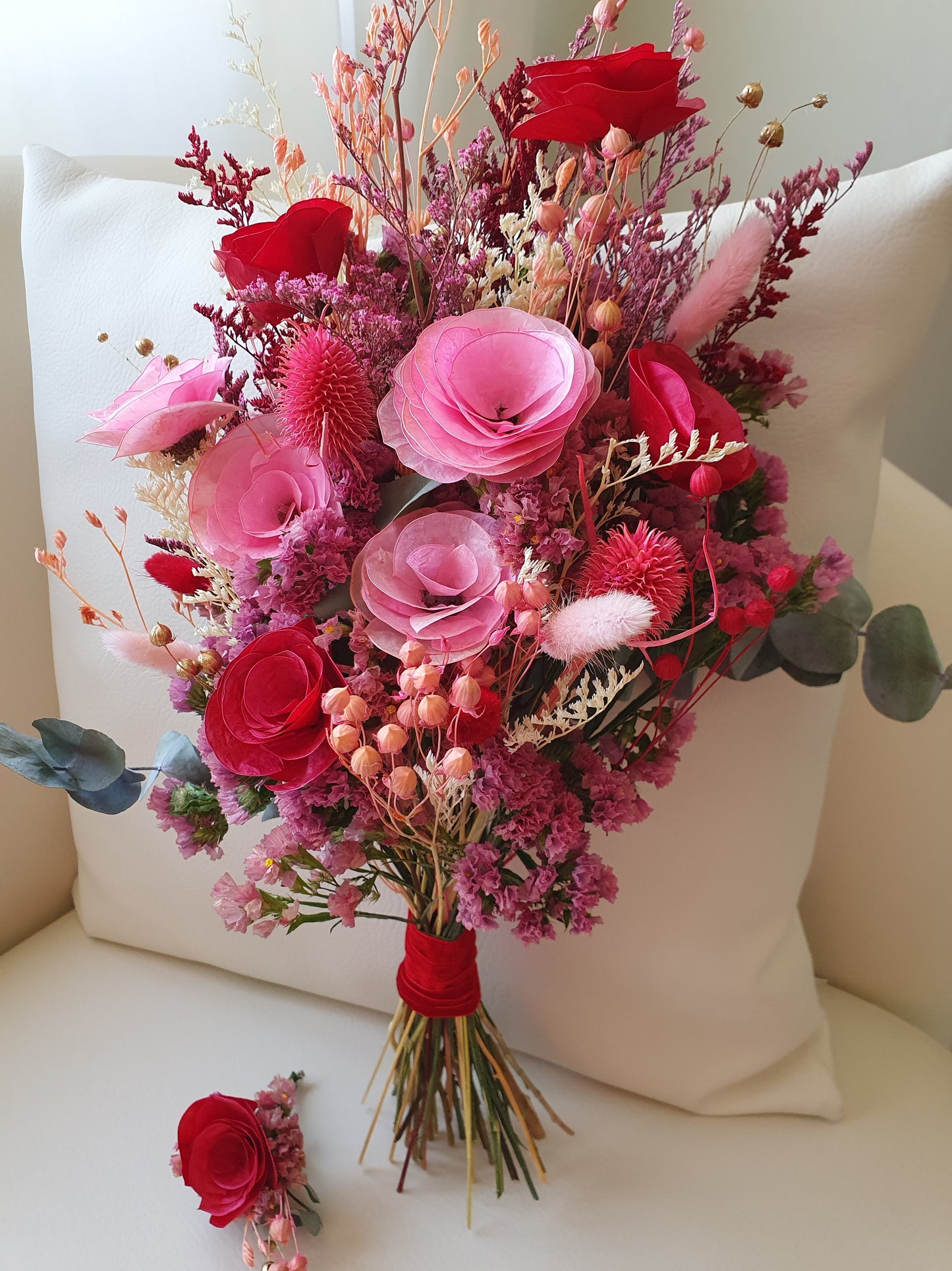 Bouquet de flores secas rojo-rosado