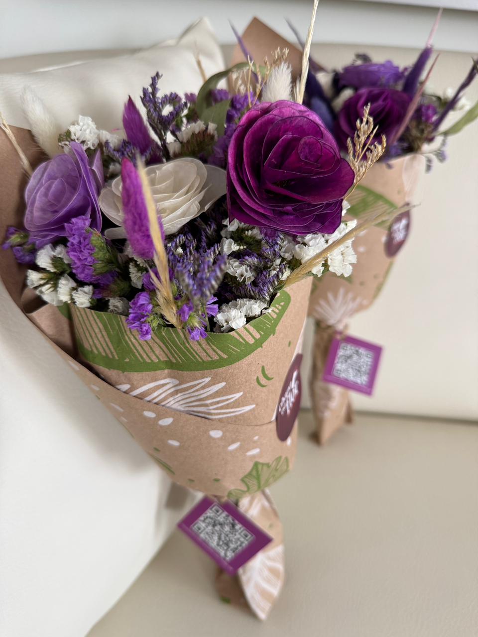 Ramo mediano morado de flores secas