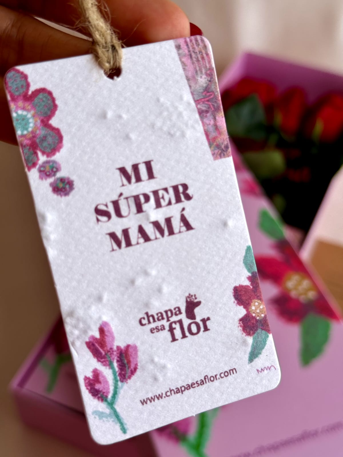 Box Premium Mamá con 6 rosas rojas