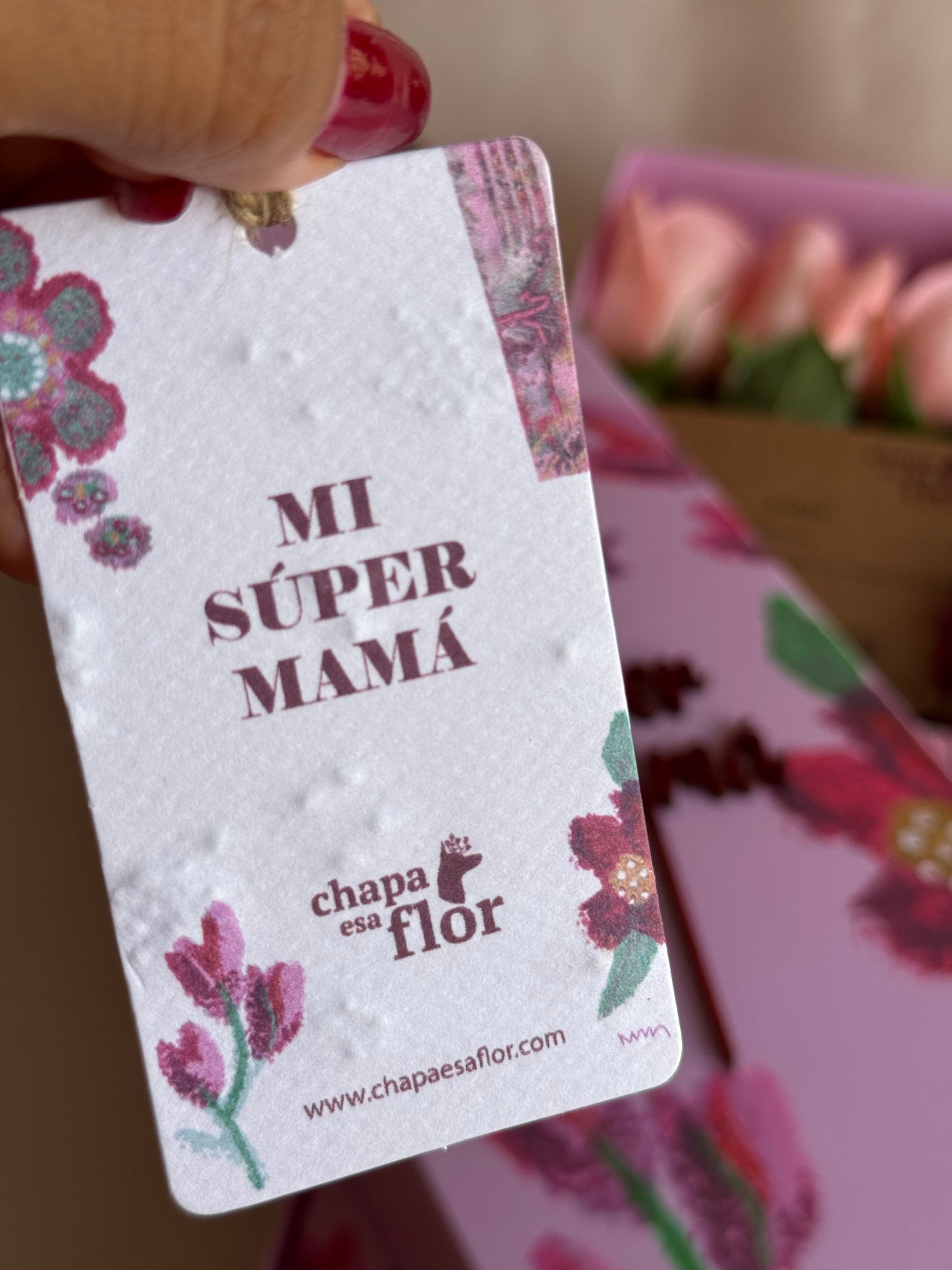 Box Premium Mamá con 3 rosas rosadas