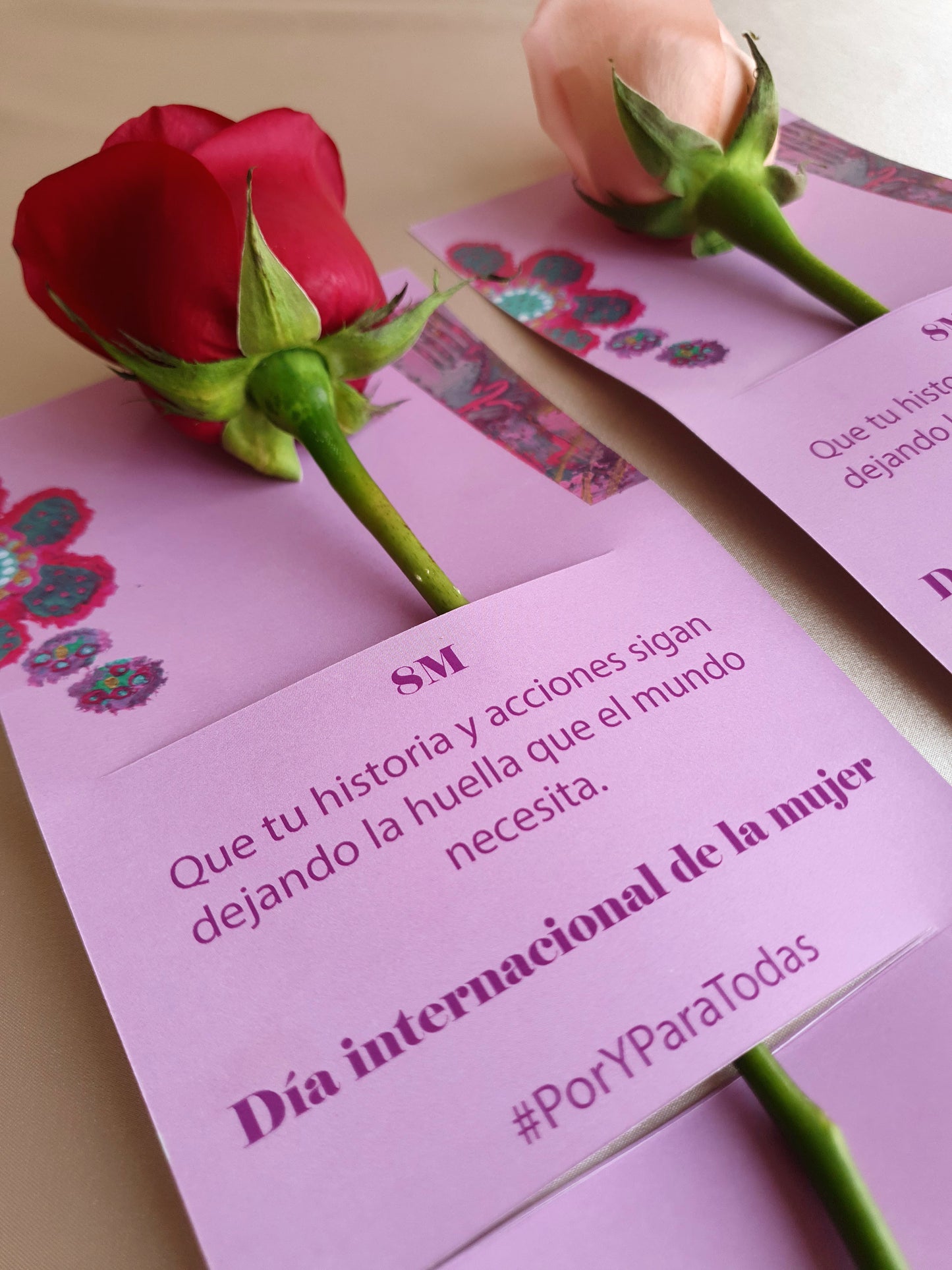 Pack de 3 Rosas con pieza artística Día de la Mujer