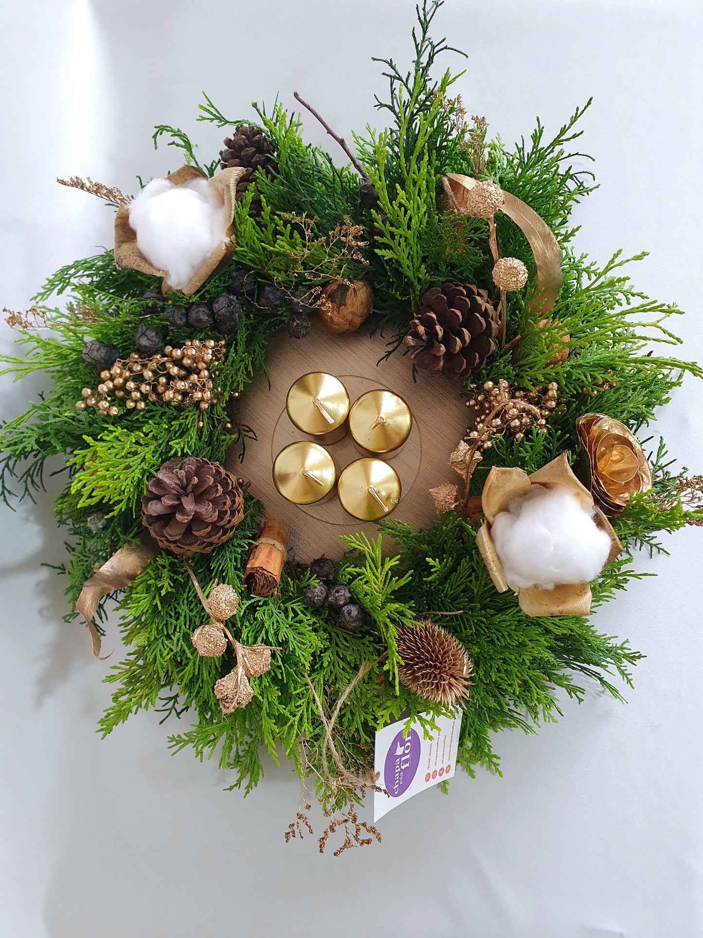 Corona de Adviento 2025 acentos dorados