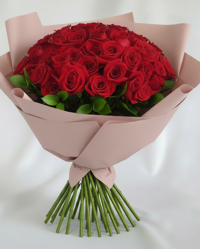 Arreglo buchón con 100 rosas rojas