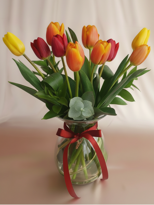Arreglo con 10 tulipanes multicolor