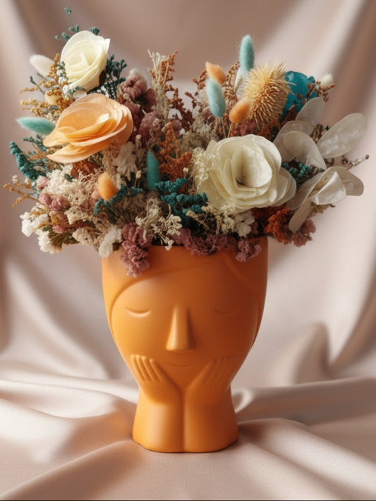 Arreglo “Niña Enamorada” de Flores Secas pieza naranja