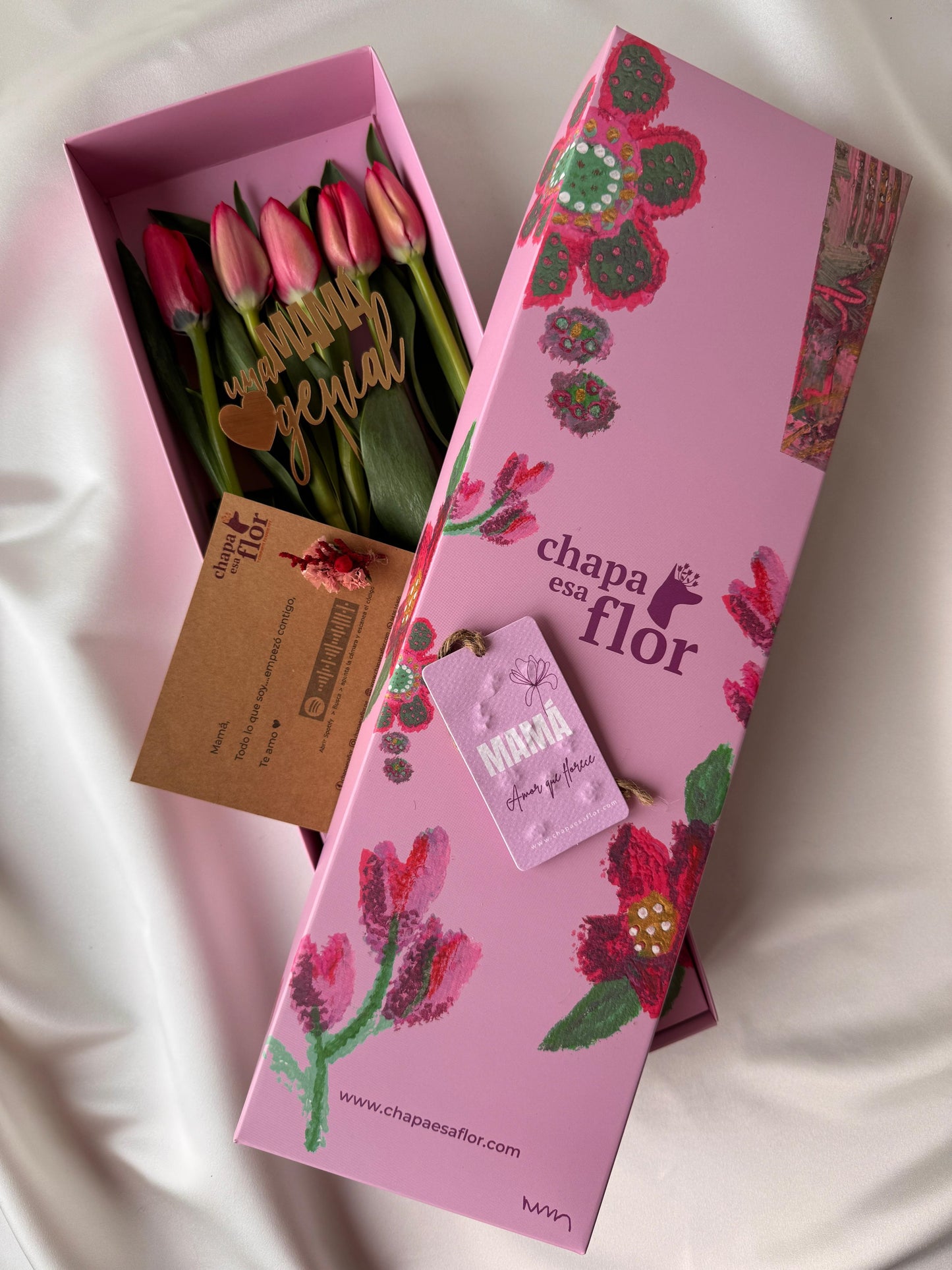 Caja Box Premium con 5 tulipanes rojos | Edición Mamá