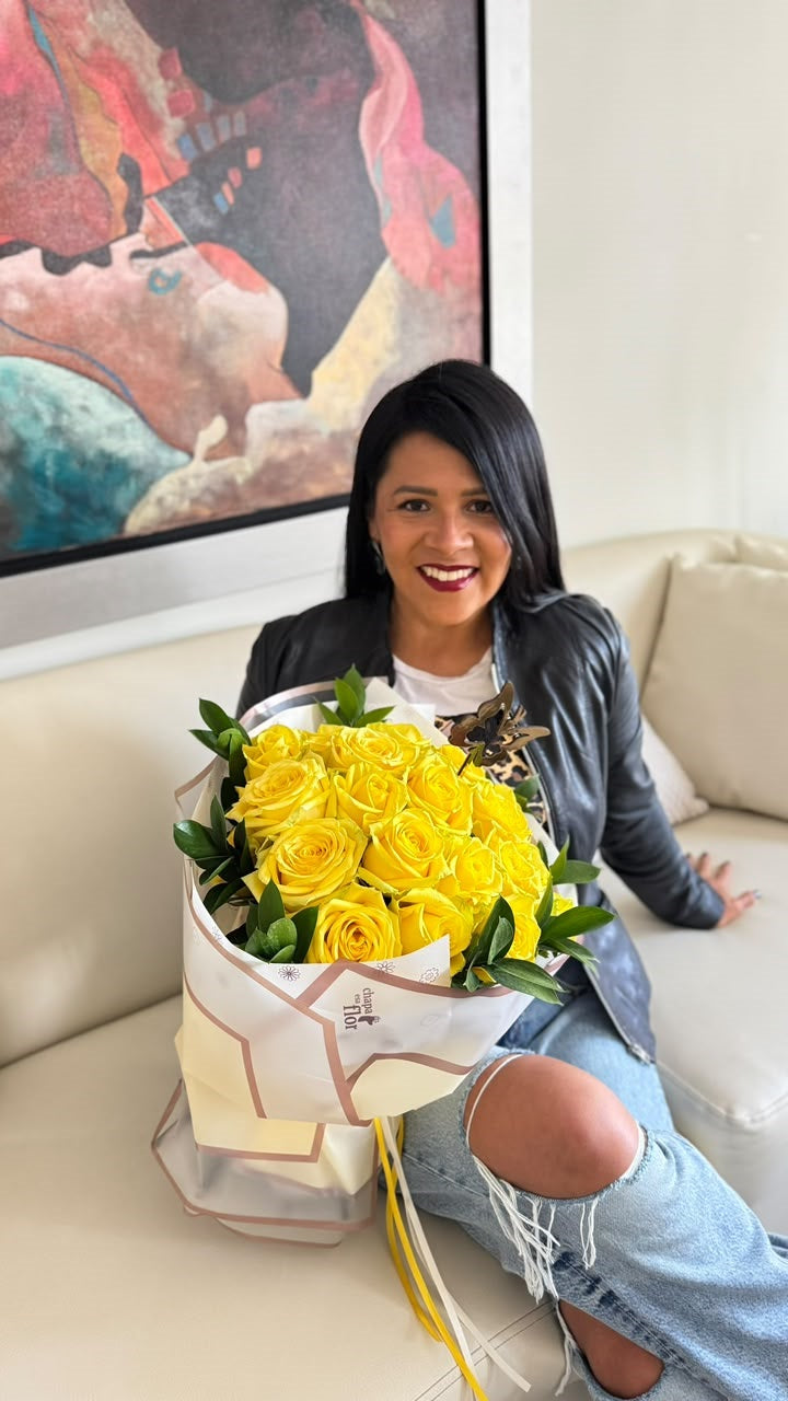 Ramo Luz del Sol Edición Día de las Flores Amarillas - 24 rosas