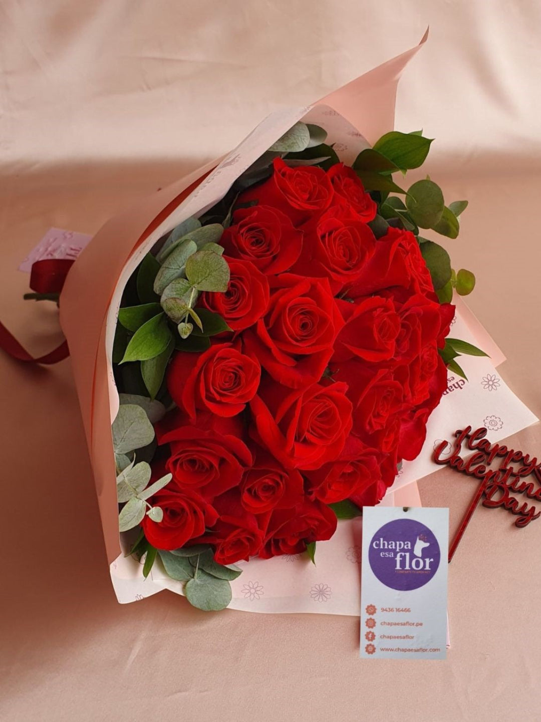 Ramo con 24 rosas rojas – Chapa esa Flor
