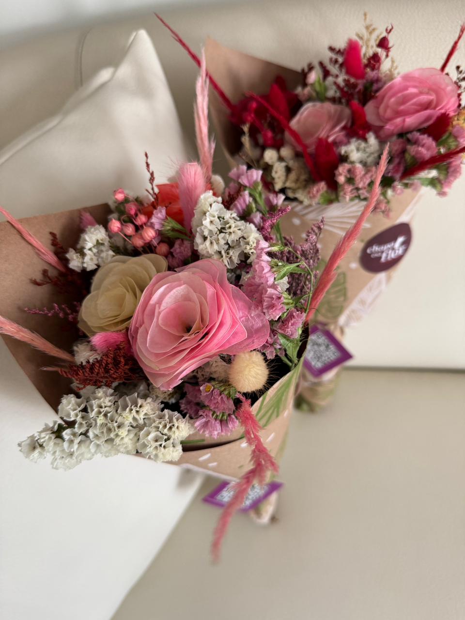 Girasoles y Eucalipto, combinaciones hermosas y perfectas para sorprender  🥰🌿🌻 . 🌸 ¡Llegamos hasta donde estés! Trabajamos en todo Costa Rica. Nos  ubicamos 100m norte del Banco Nacional de CR en La, image size:960x1280